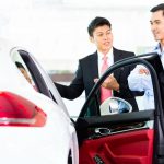 ディーラーの営業マン