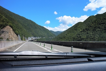 停車中にニュートラルにしても車の燃費は上がらない 車査定マニア