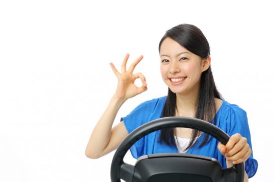 合格して喜ぶ女性