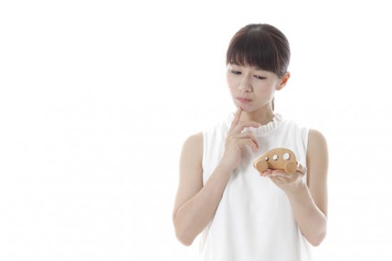 悩む女性