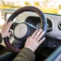 車にハンドルカバーを付ける理由とは?安全性はどうなの?