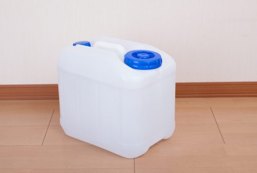 ガソリンを入れるポリタンク