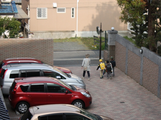 100％安い 無断駐車は直ちに警察に通報します タテ 大 200×276mm 標識 標示 シール ラベル ステッカー sticker-069-4 4 枚組セット discoversvg.com
