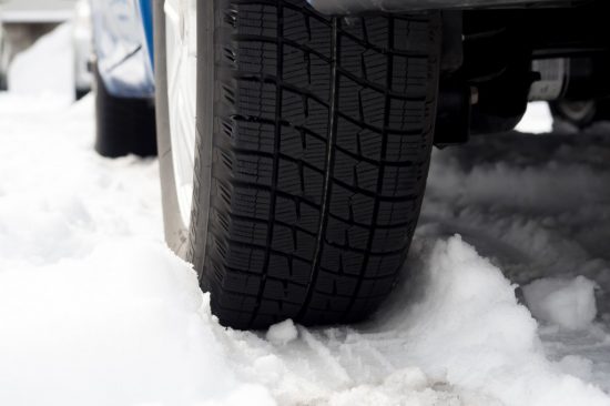 雪で車がスタックした場合の7つの脱出方法と脱出に役立つアイテム5選 車査定マニア