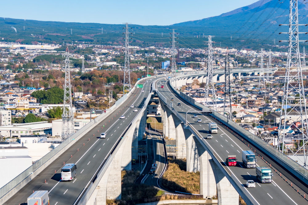 高速道路での本線合流のコツと注意点 車査定マニア