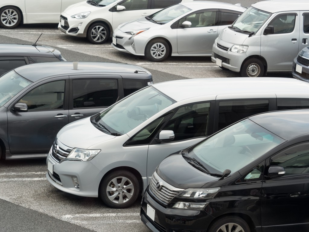 バック駐車のコツ 一発で出来なくても大丈夫 車査定マニア