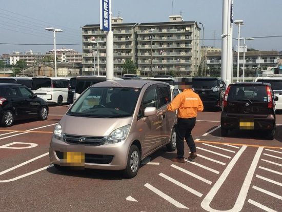 筆者の古い車を売る様子２