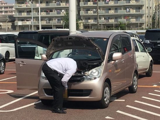 筆者の古い車を売る様子３