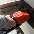 早朝にガソリンを入れると給油量を少しだけ増やす事が出来るって本当?